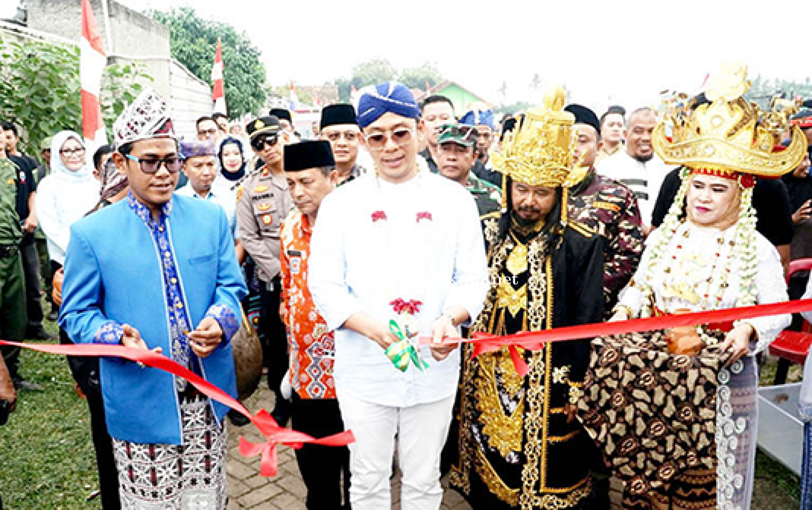 Bupati Egi Hadiri Pawai Budaya di Fajar Baru