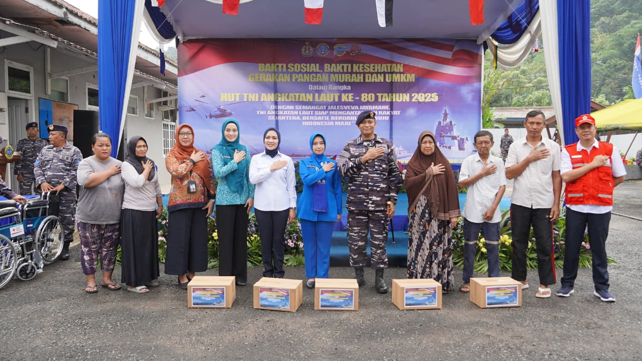 Gerakan_Pangan_Murah,_Layanan_Kesehatan_dan_Donor_Darah_Warnai_Perayaan_HUT_PMI_dan_TNI_AL.jpg