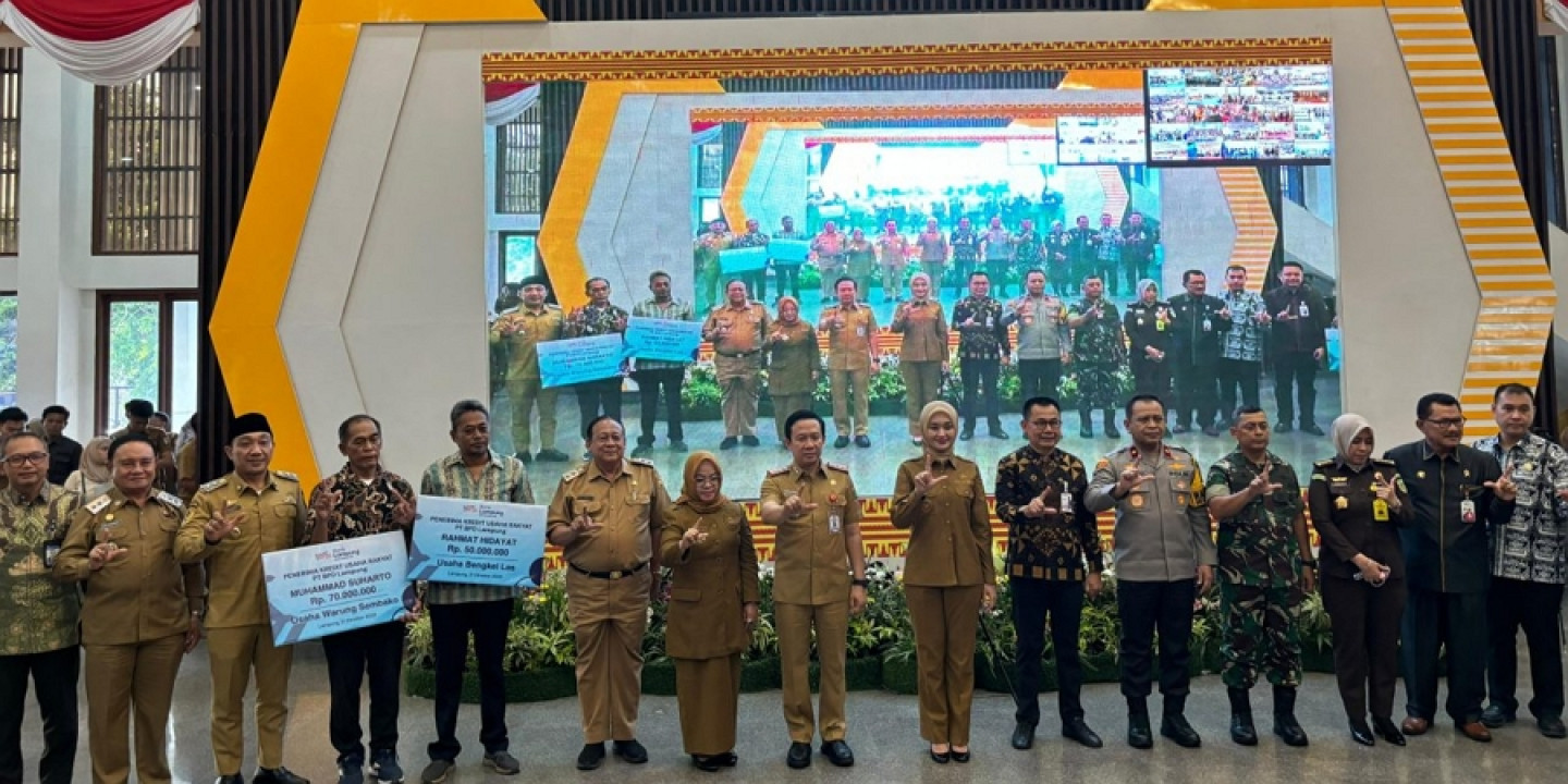 Sinergi Nasional untuk UMKM, Wabup Lambar Ikuti Akad Massal KUR di Mahan Agung