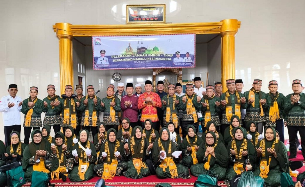 Bupati Parosil Lepas 34 Jamaah Umroh