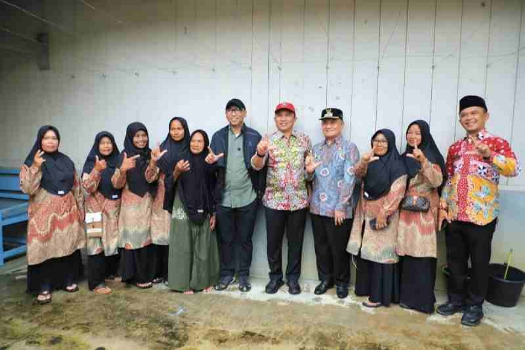 Dampingi Gubernur Bertemu Masyarakat Sukau, Parosil Curhat Keluhan Masyarakat Lambar