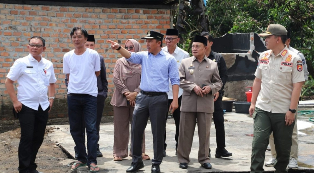 Bupati Tinjau Korban Kebakaran di Pekon Bahway Balik Bukit