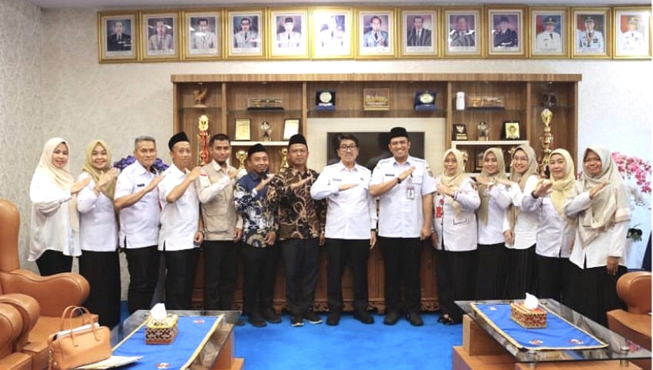 Bertemu dengan Petugas Haji 2026, Bupati Ingatkan Petugas jaga pola makan dan kesehatan jamaah