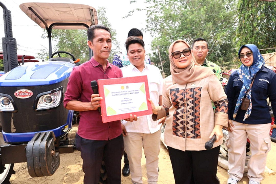Pemkab Lampung Timur Salurkan Alsintan, Dorong Petani Lebih Produktif dan Mandiri