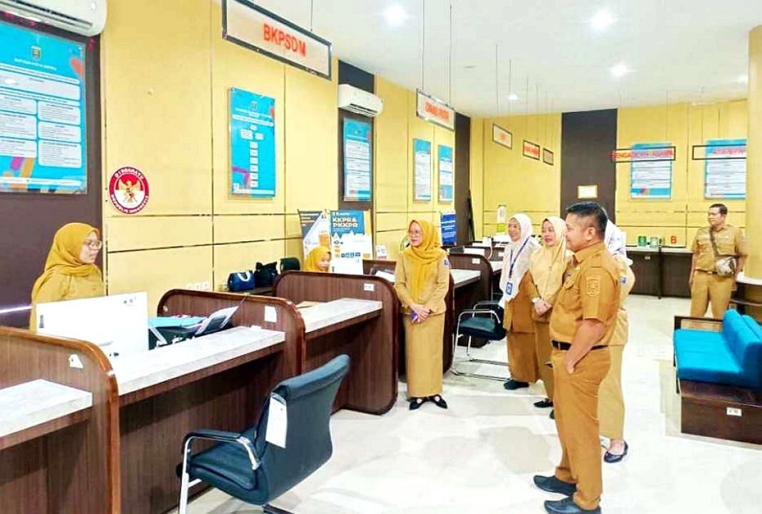 Sekda Kota Metro Tinjau Pelayanan di Disdukcapil dan MPP