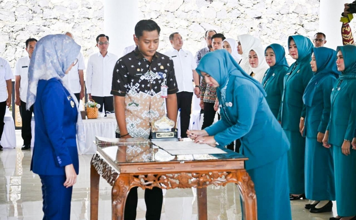 Bupati Pesawaran Kukuhkan Pengurus TP PKK  Kecamatan Periode 2025–2030