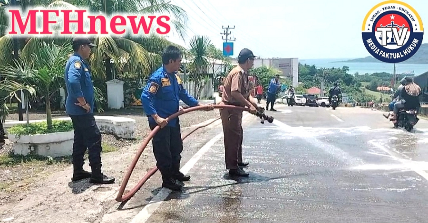 Respons Cepat Damkar Lampung Selatan Tangani Tumpahan Solar di Jalintim