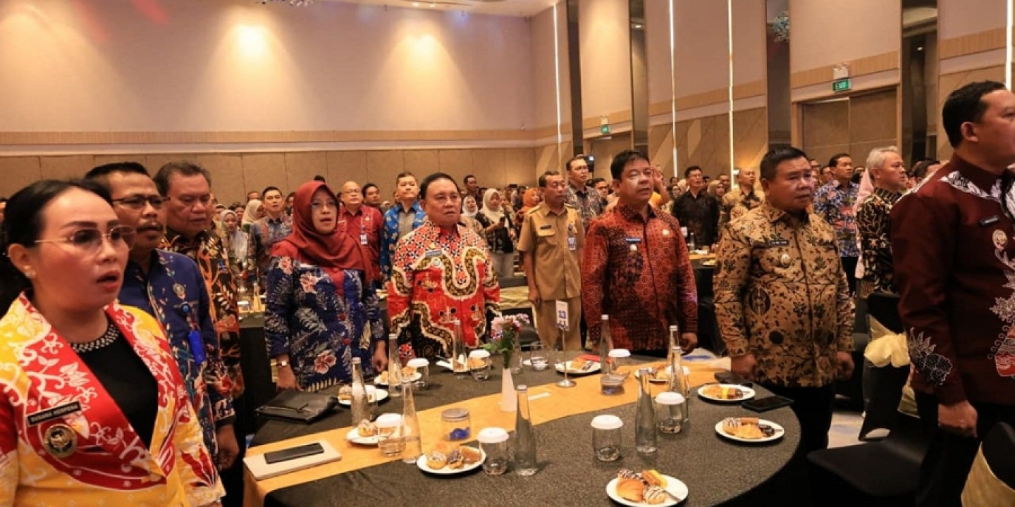 Wabup Lampung Barat Hadiri Penganugerahan IKK 2025 di Surabaya