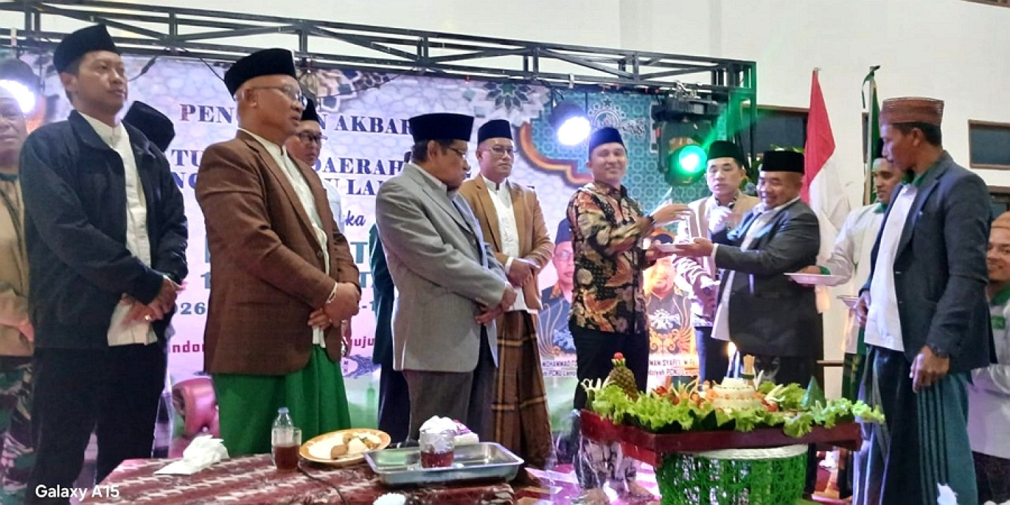 Bupati Parosil Hadiri Pengajian Akbar Silatda ke-II Harlah NU Ke-100 di Sekincau