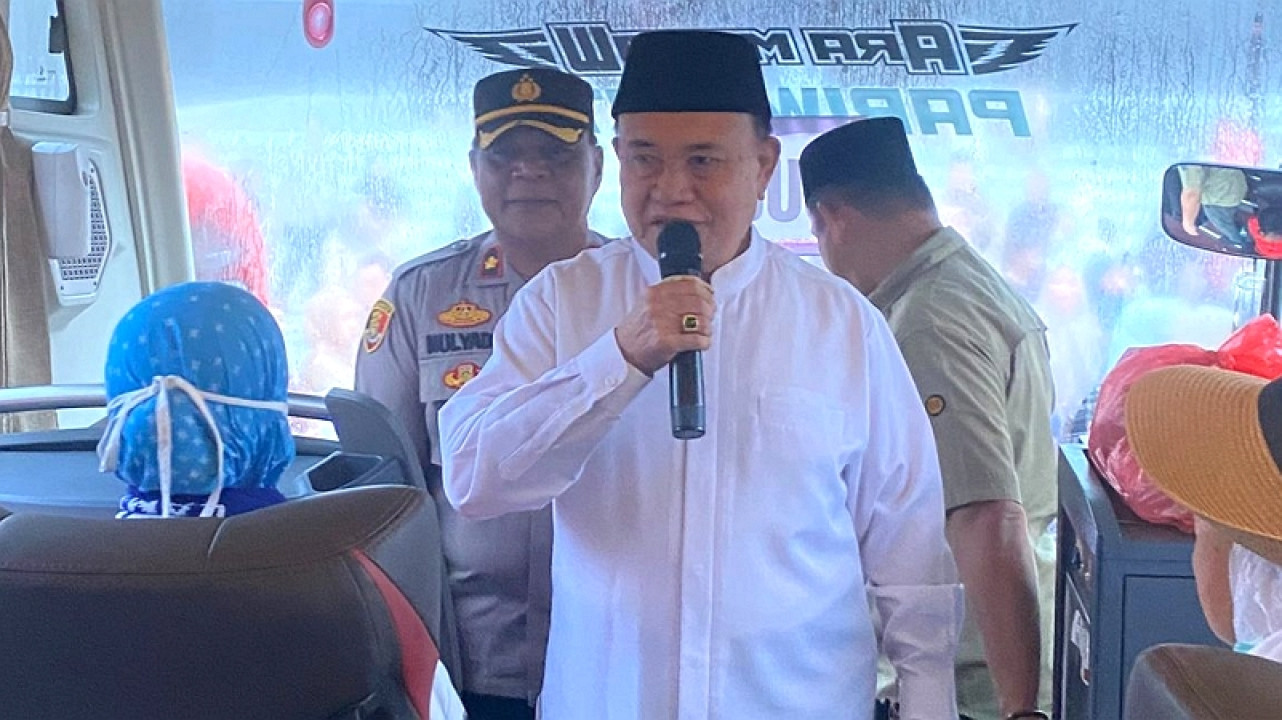 Kepulangan 206 Jamaah Haji Asal Lambar Disambut Haru Wabup Mad Hasnurin dan Pihak Keluarga