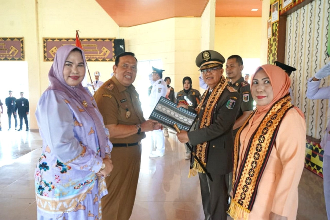 Wabup Azwar Hadi Lepas Purna Tugas Kasat Pol PP Lamtim Syahmin Saleh