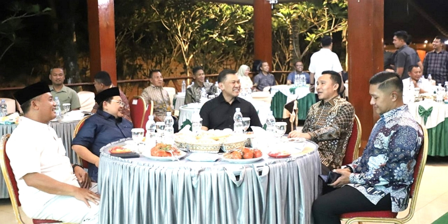 Bupati Parosil dan Wakil Bupati Pesisir Barat Ramah Tamah dengan Pangdam XXI Radin Inten