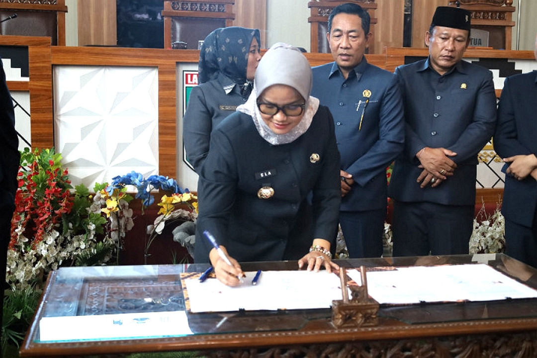 Pemkab dan DPRD Lamtim Tandatangani Nota Kesepakatan Perubahan KUA dan PPAS 2026