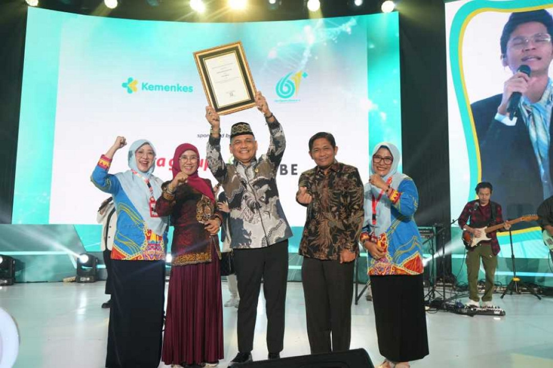 Kota Metro Raih Penghargaan ke-PMIan Kemenkes RI