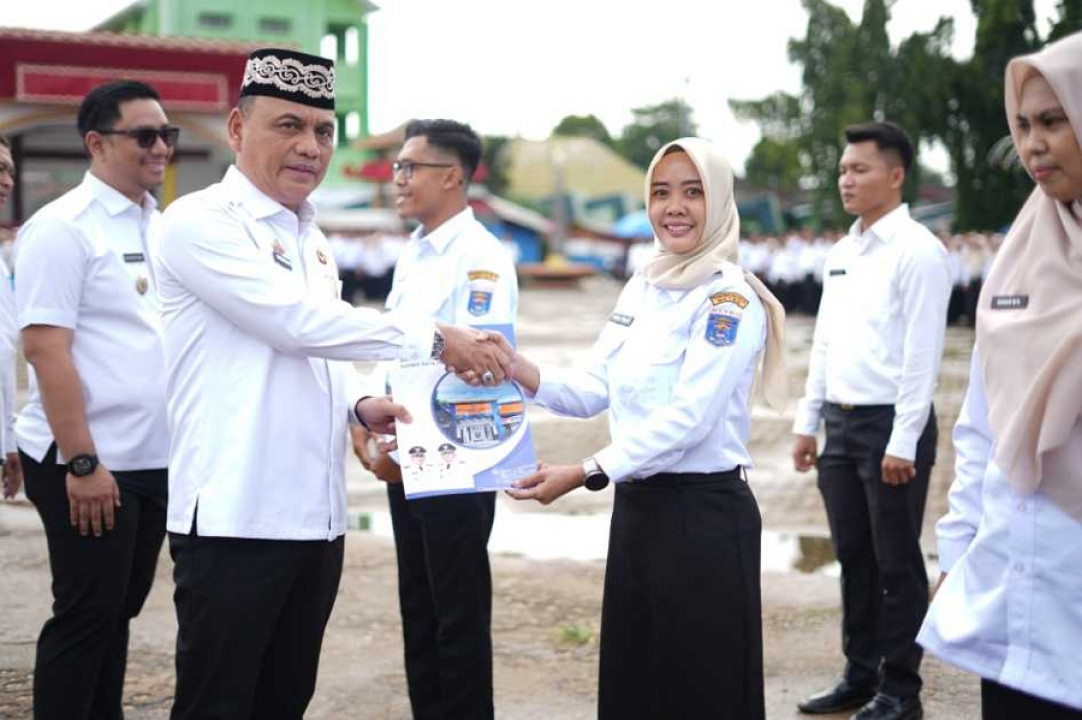 Wali Kota Metro Serahkan SK bagi 1.913 PPPK Paruh Waktu