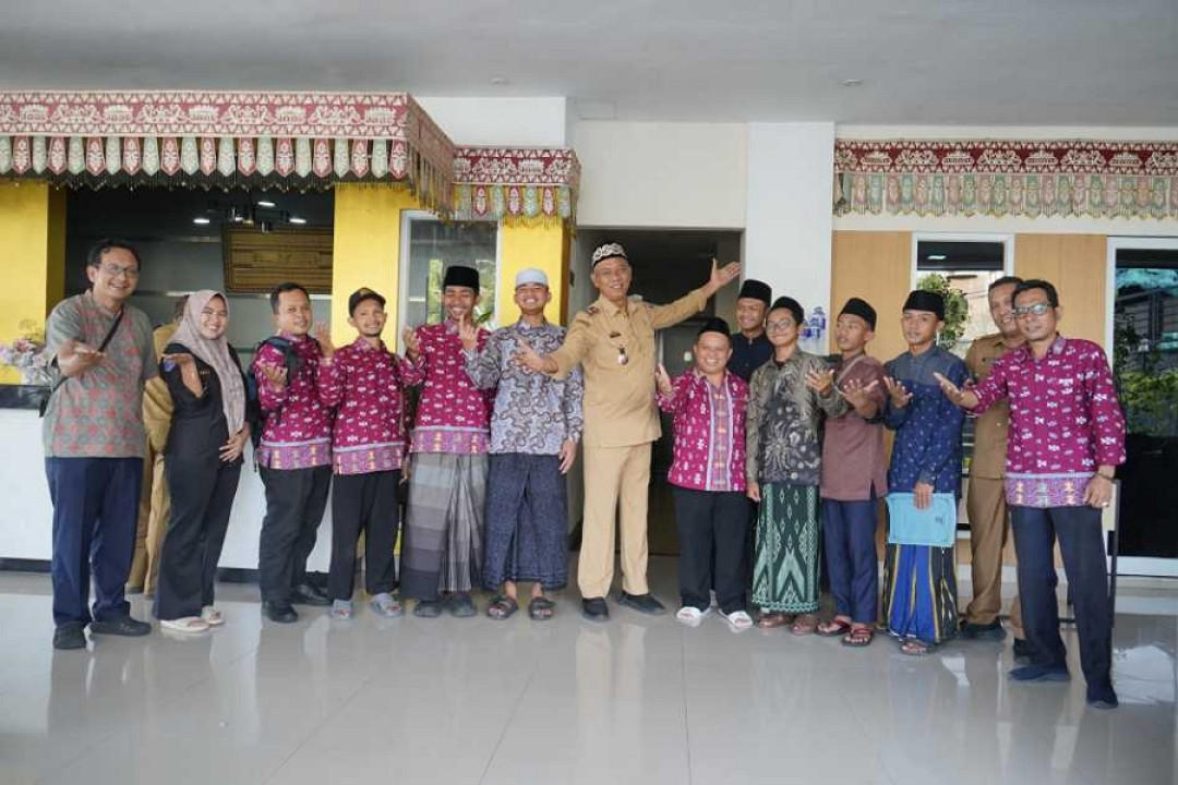 Asisten II Metro Serahkan Dukungan Kesehatan untuk Peserta MTQ di Bandar Lampung