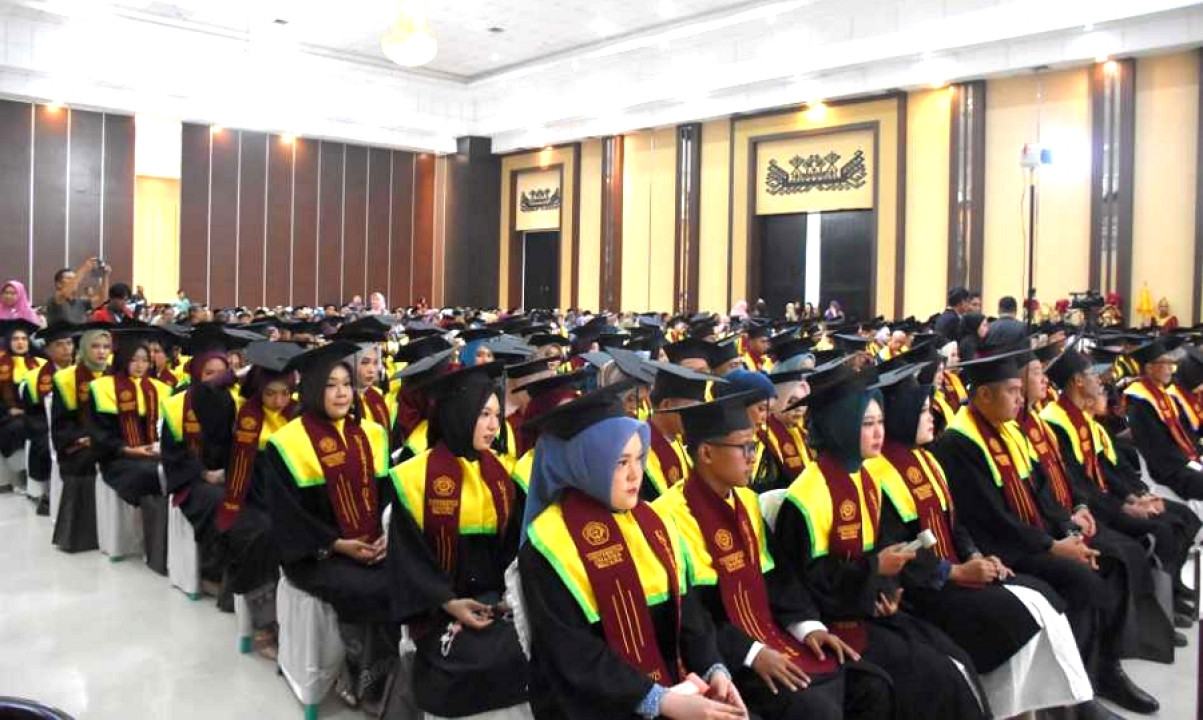 Pemkot Metro Apresiasi Wisuda Universitas Dharma Wacana