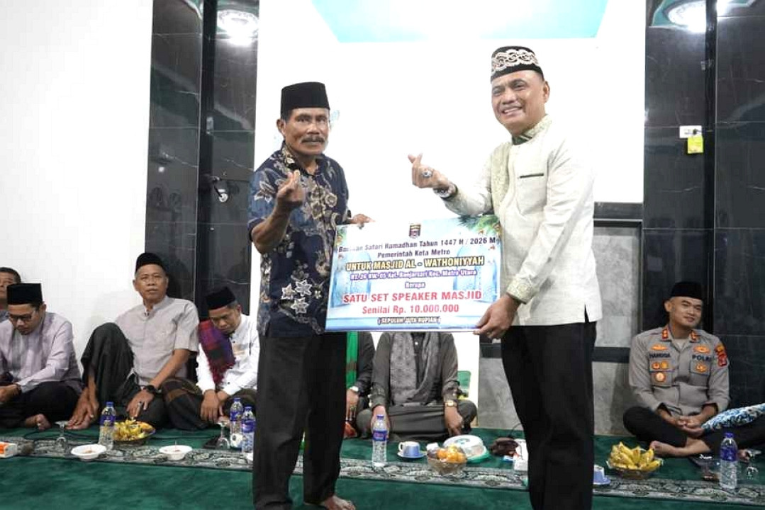 Pemkot Metro Gelar Safari Ramadan Serahkan Bantuan Hibah ke Masjid Al Watoniah