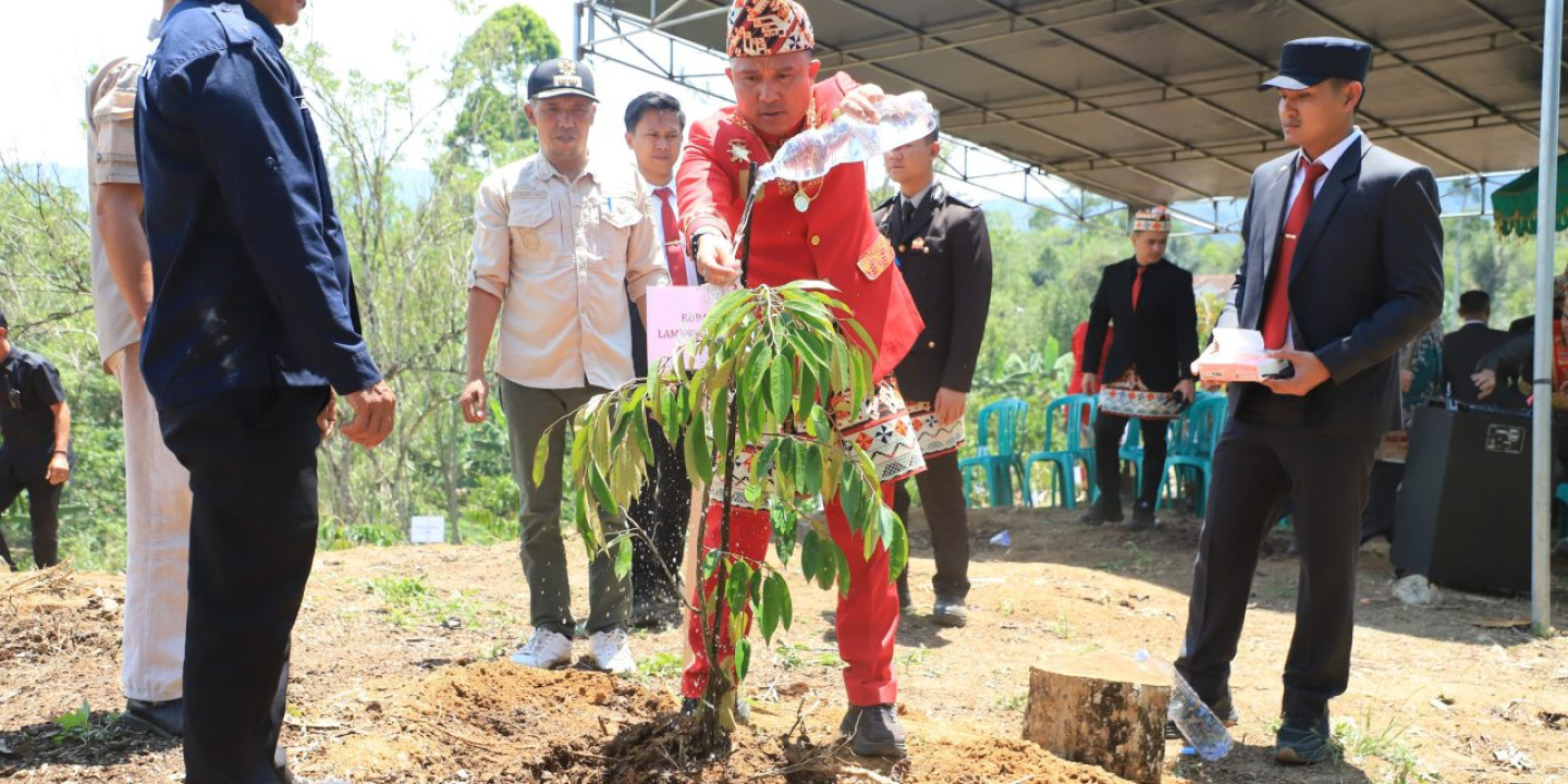 Pemkab Lambar Jadikan Perbukitan sebagai Kawasan Konservasi dan Pelestarian Alam
