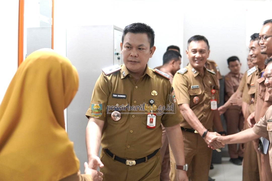 Sekda Pesisir Barat Pimpin Sidak, Tekankan Disiplin ASN dan Optimalisasi PAD