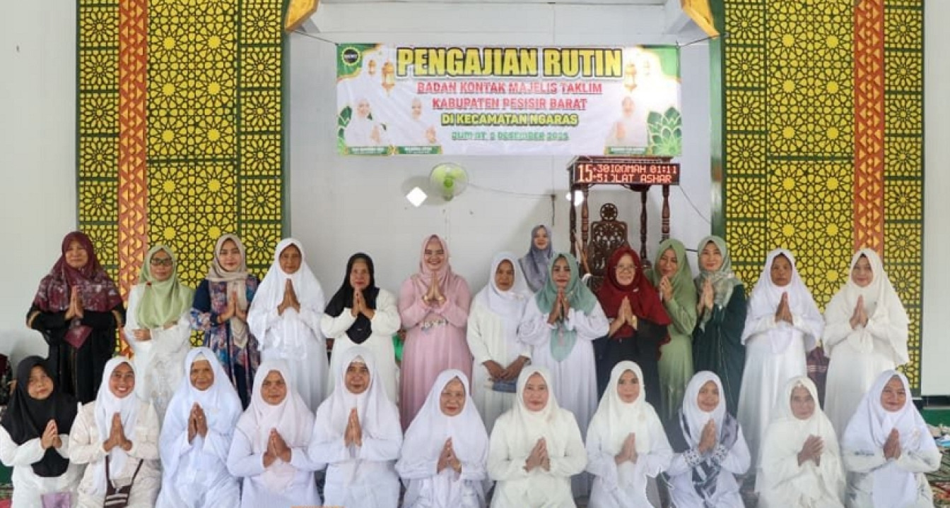 Wakil Ketua I BKMT Dea Derika Topani Hadiri Pengajian Rutin di Masjid Miftahul Jannah Suka Rame