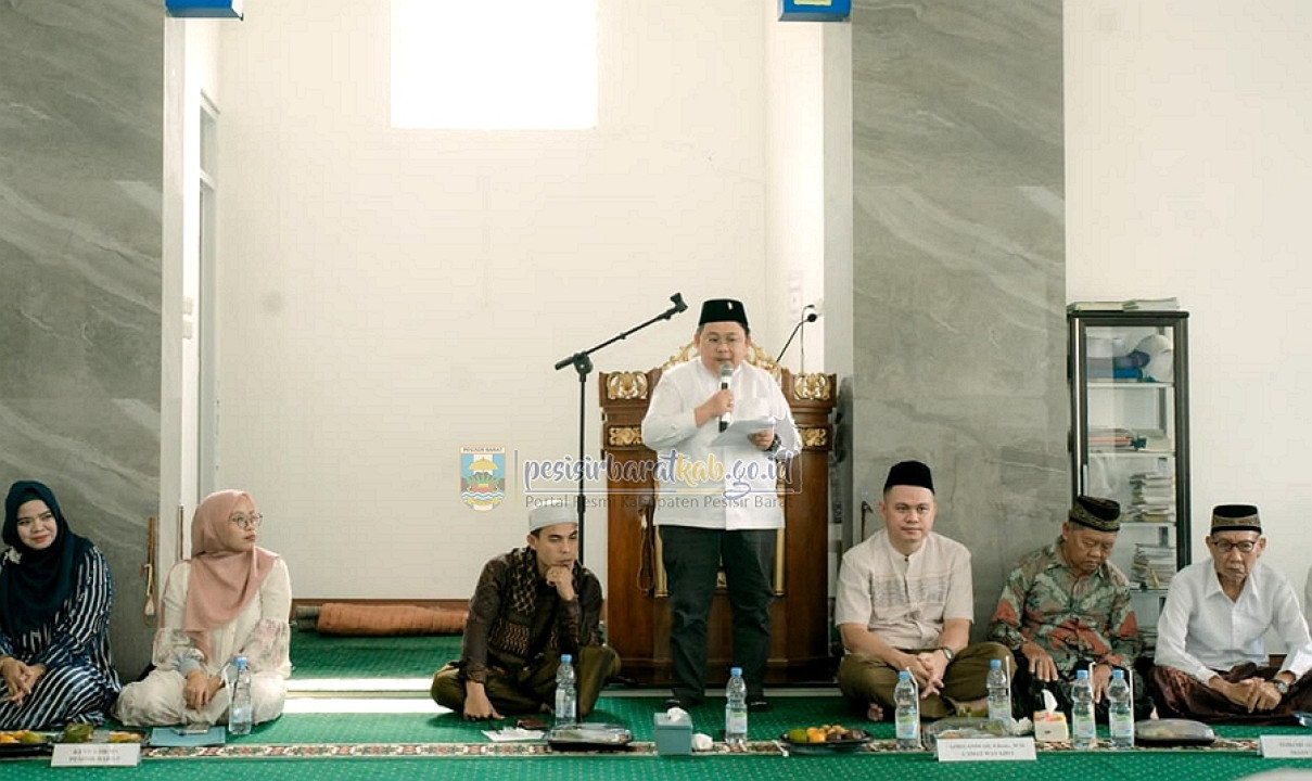 Wakil Bupati Irawan Topani Hadiri Pengajian BKMT Pesisir Barat di Pekon Gunung Kemala
