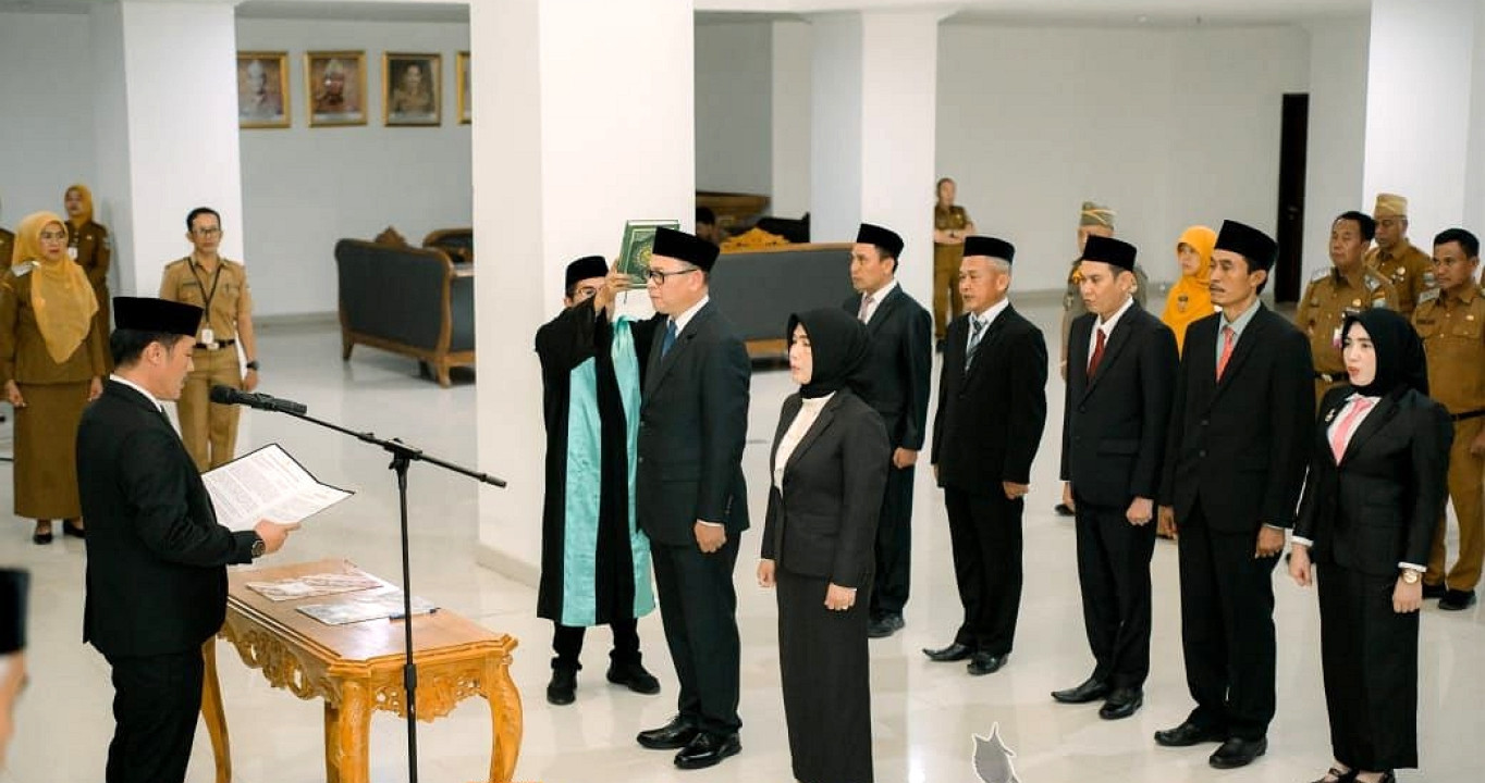 Bupati Pesisir Barat Lantik Pejabat Pimpinan Tinggi Pratama