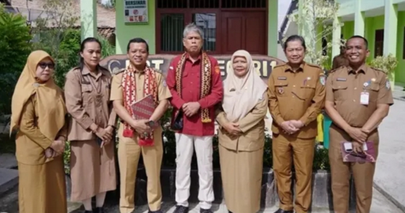 Pejabat Kejaksaan Agung RI Didampingi Bupati Pringsewu Kunjungi SD N 1 Pringsewu