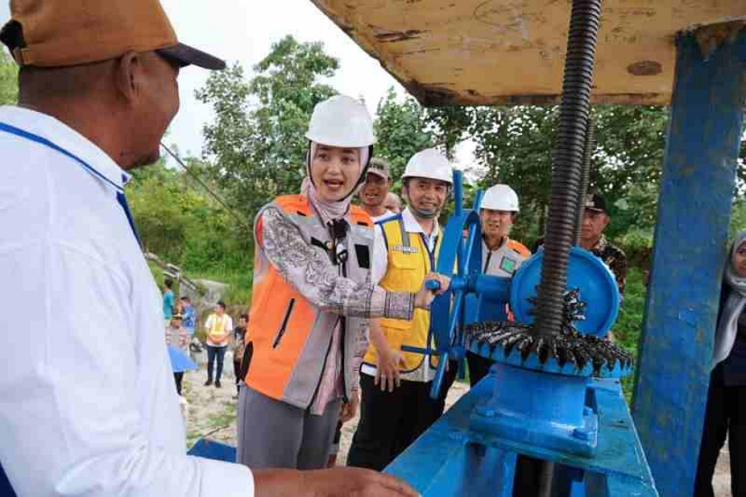 Wagub Jihan Resmikan Rehabilitasi Irigasi Way Ngison