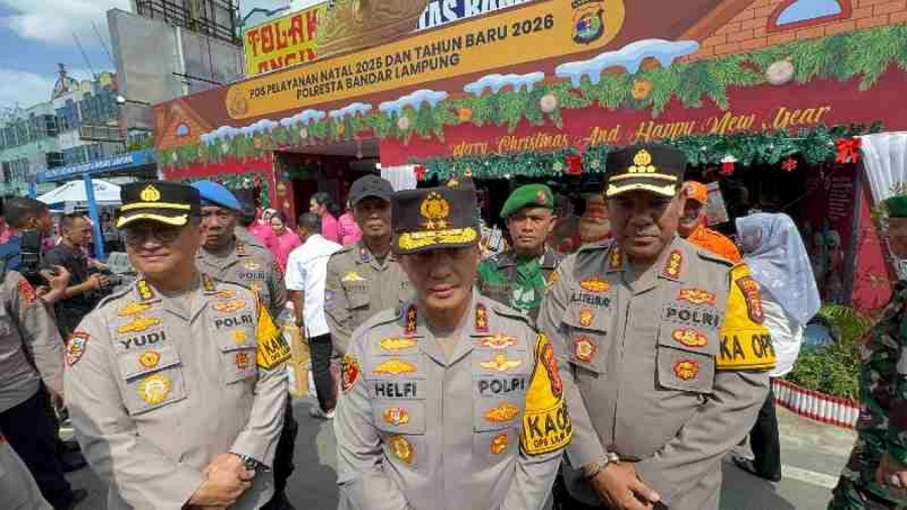 Kapolda Lampung Monitoring Pos Pelayanan Nataru di Ramayana dan Terminal Rajabasa