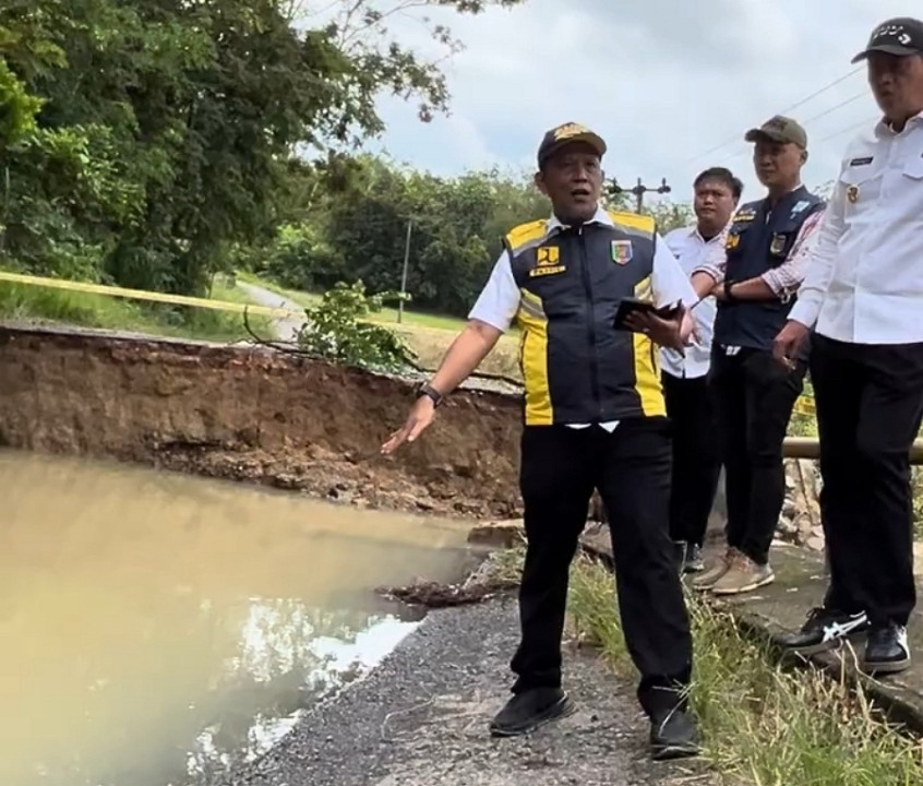 Gubernur Perintahkan Segera Tangani Jembatan Way Nughik yang Putus