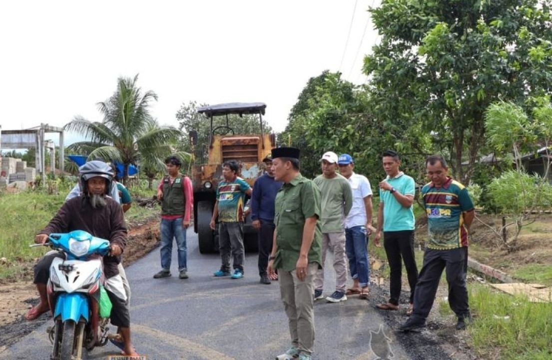 Bupati Sidak Pembangunan Jalan dan Tinjau Renovasi UGD Puskesmas Ngambur