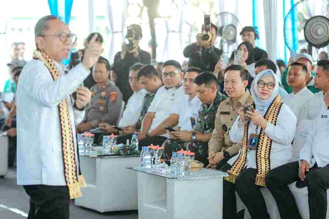Sekdaprov Marindo Dampingi Menko Pangan dan Perdagangan dalam Acara Rembuk Tani Lamsel