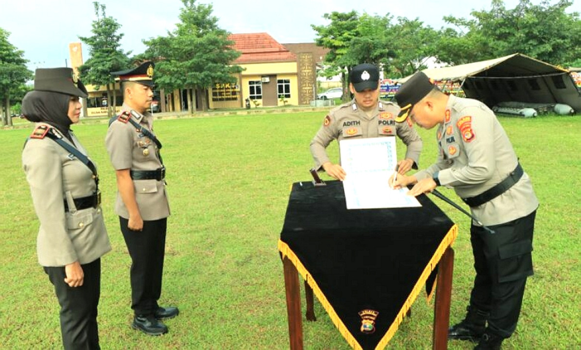 Kapolres Tulang Bawang Barat Pimpin Upacara Sertijab Kasat Lantas